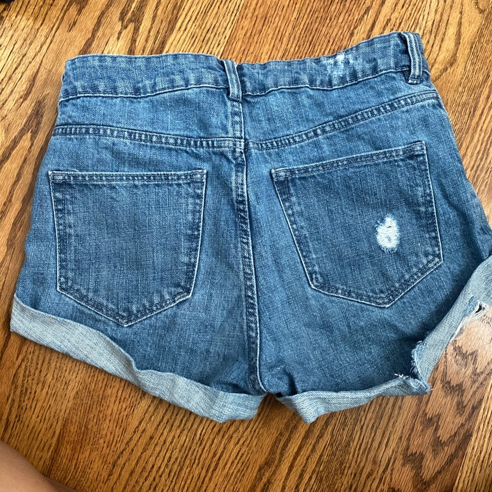 Shorts - Picture 3 of 3